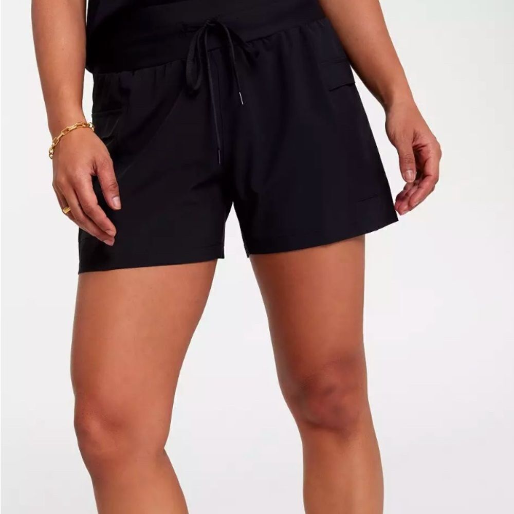 CALIA Women's True Black Truelight Athletic Cargo Short Size XS New with Tags